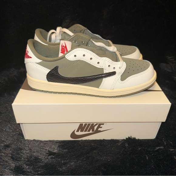 Travis Scott 3Y Nike Air Jordan 1 Low Olive Sneakers - Picture 3 of 8